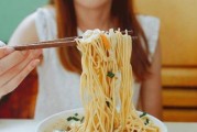 娱乐吃瓜酱吃面条视频大全,娱乐吃瓜酱带你领略面条美食盛宴